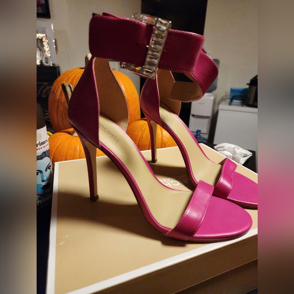 Michael kors Giselle Crystal Embellished Leather Sandal fuchsia sold out on line
